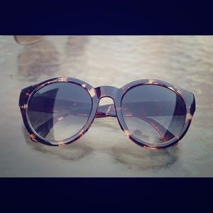 •• Women’s bifocal sunglasses ••